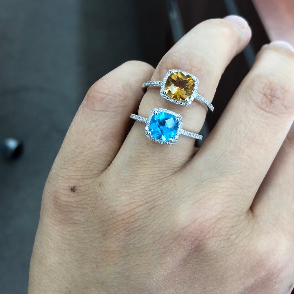 Blue or yellow diamond ring